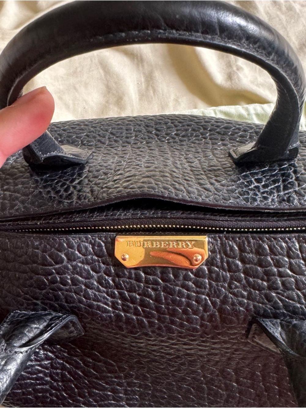 Classic Black Leather Satchel Handbag - Designer Style - Picture 3 of 7